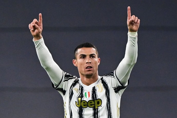 Cristiano Ronaldo amazing goal from outside the box | Juventus 1-1 Ferencvaros