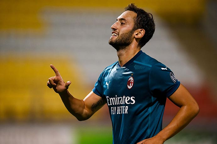 Hakan Calhanoglu - 5 Best Serie A Midfielders this season (2020/21)
