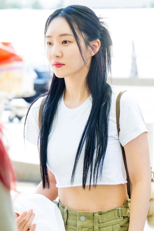 Dreamcatcher SuA Shines In a Crop Tee