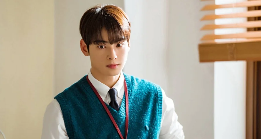 Cha Eun Woo, who plays Jin Seo Won, a maths teacher and a man who has become afraid of dogs due to a childhood trauma.