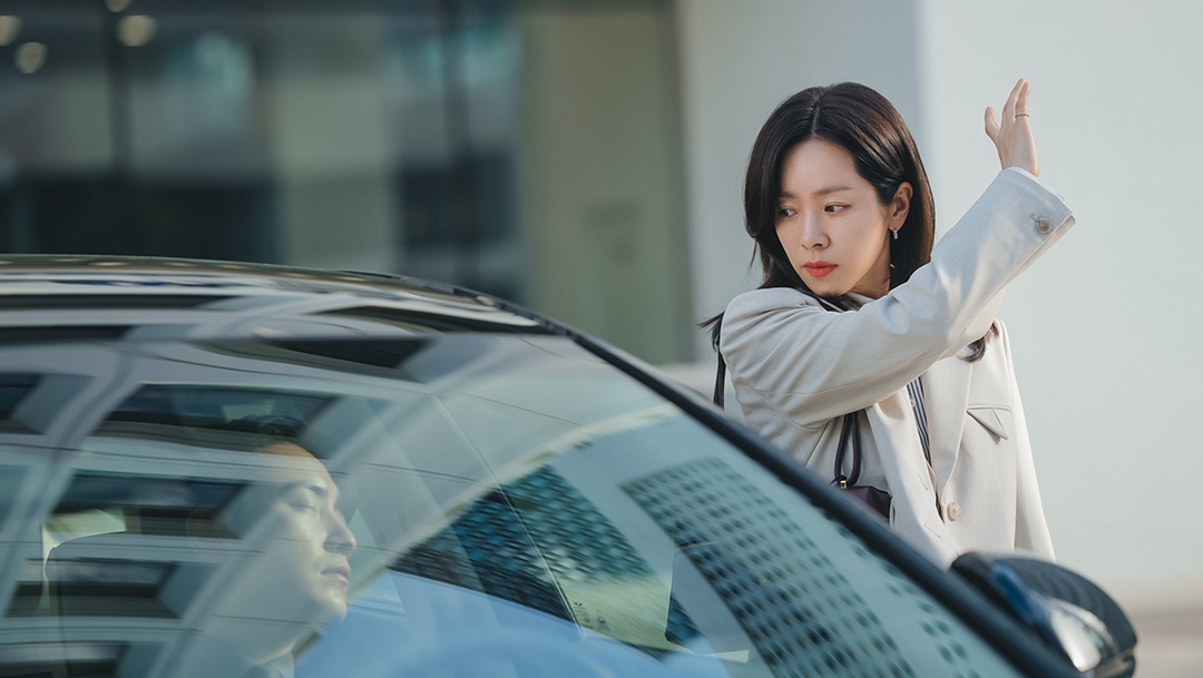 Why Love Scout is Nailing the "FL Falls First" Trope for Independent Women Everywhere