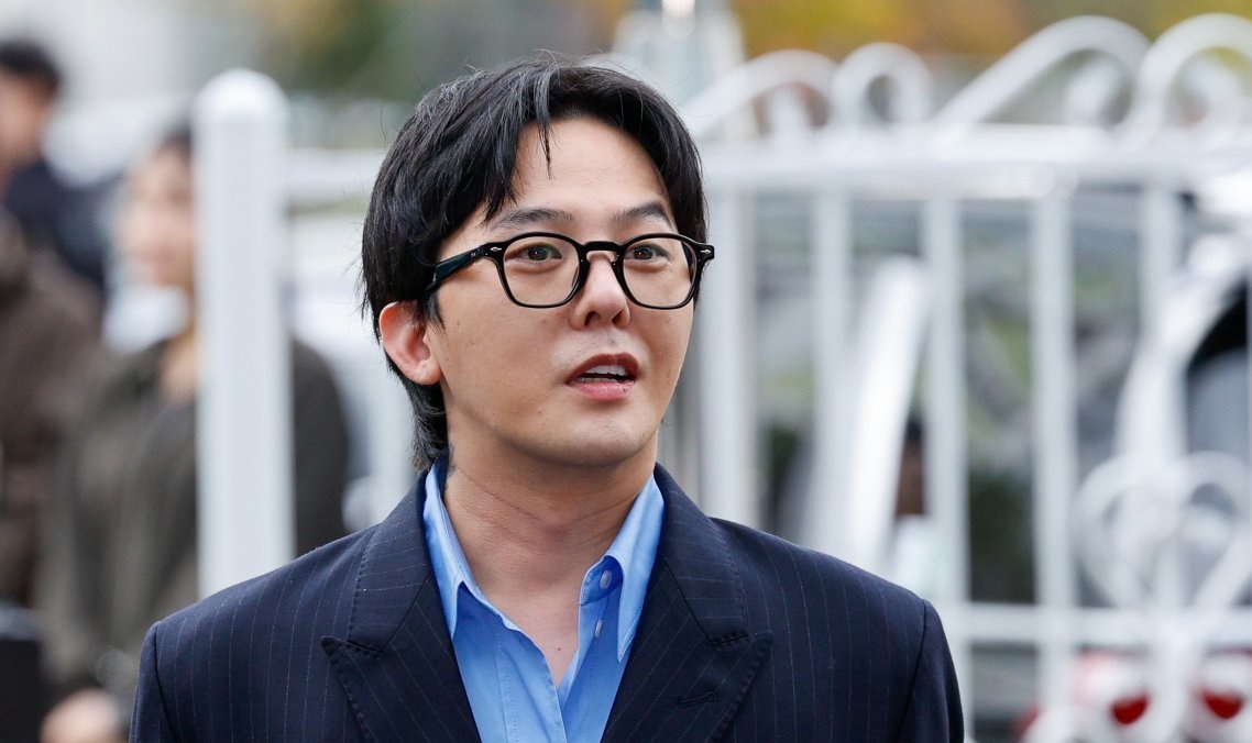 Netizens React to G-Dragon Removing His Like from Kim Soo Hyun's 'Good Day' Post