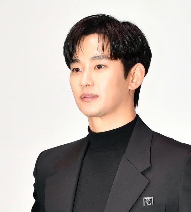 Netizens React to Kim Soo Hyun Fancafe ‘Yukaris’ Continuing Their Support