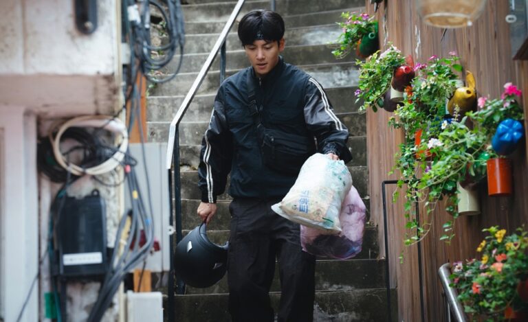 Ji Chang Wook and Doh Kyung Soo Face Off in Revenge Thriller “The Manipulated,” Premiering November 5 on Disney+