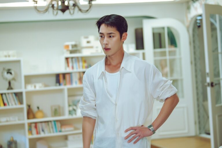 Lee Jae Wook Earns Acclaim for His Emotional Portrayal of a Genius Architect in Romance Drama “Last Summer”