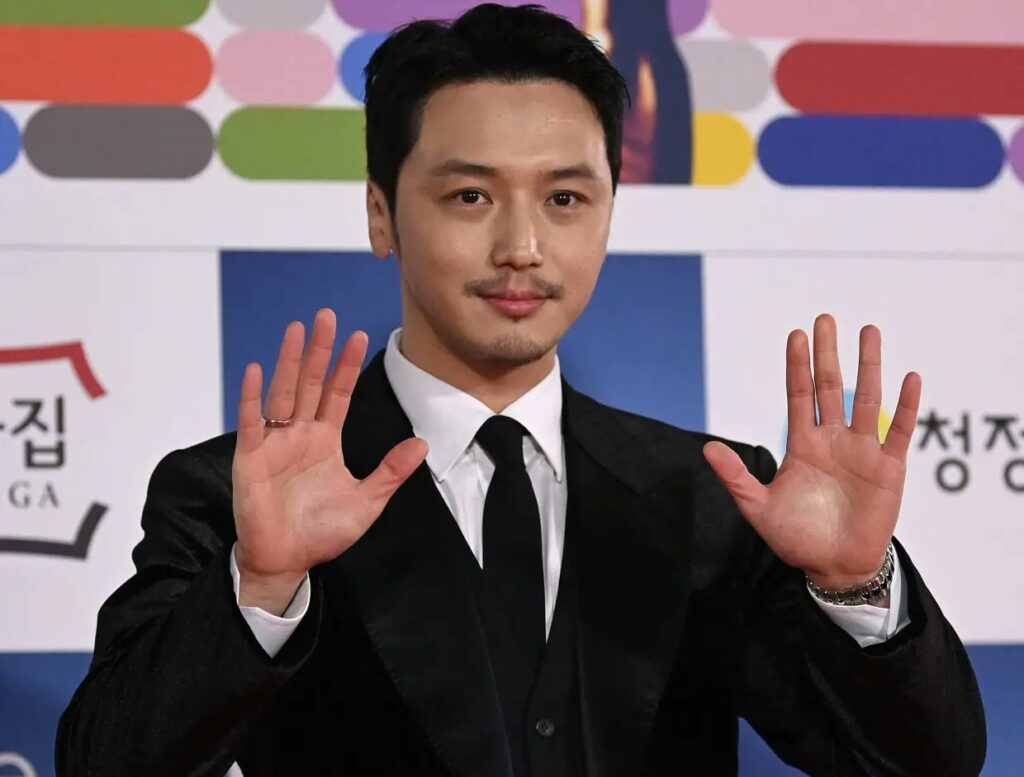 Byun Yo-han is reportedly in talks to lead the upcoming film The Day Without Hands.