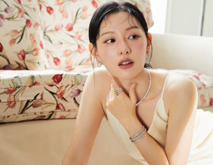 Kim Ji Won Opens Up About Love, Growth, and ‘Queen of Tears’ in Cosmopolitan Cover Story