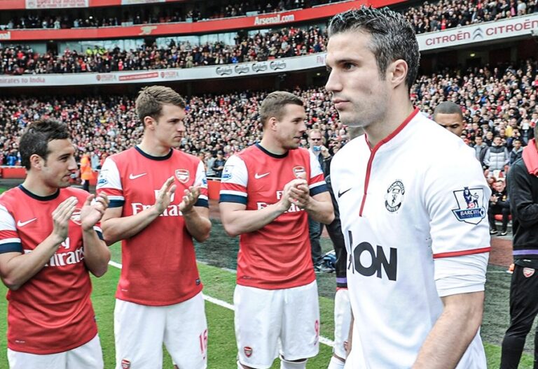 On This Day — Arsenal Formed Guard of Honour for Manchester United and Robin van Persie 13 Years Ago